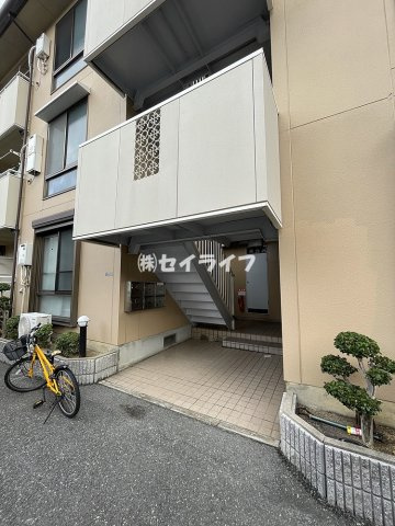 フラワーハイム鶴見のエントランス