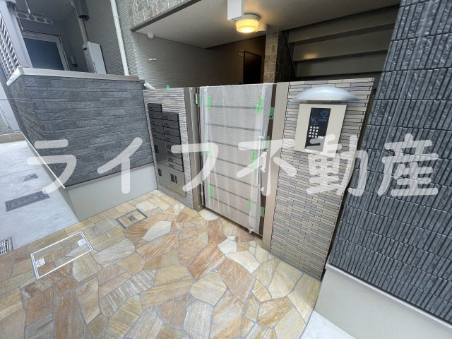 フジパレス長田ノースのエントランス|ゆとりのあるエントランスです