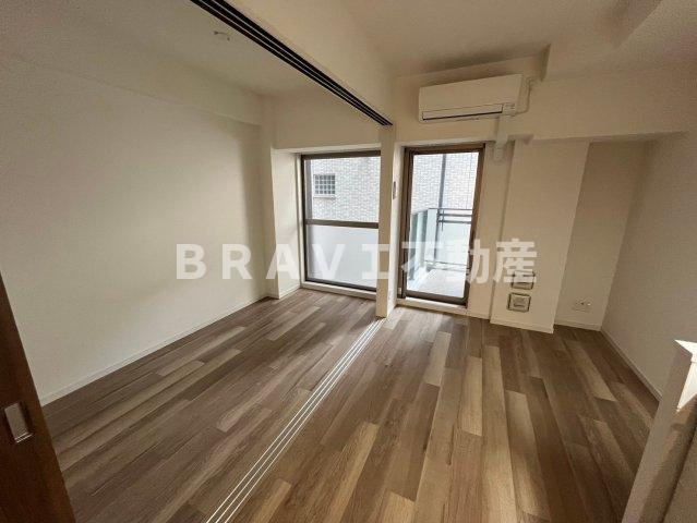 RISING Maison 本町橋（ライジングメゾンホンマチバシ）　BRAVI不動産の居間・リビング|【RISING Maison本町橋】ゆったりとしたリビングです