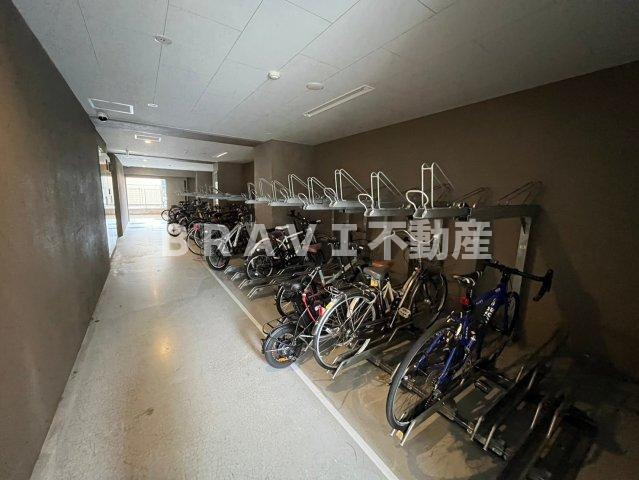 RISING Maison 本町橋（ライジングメゾンホンマチバシ）　BRAVI不動産のその他共用部分|【RISING Maison本町橋】駐輪場です