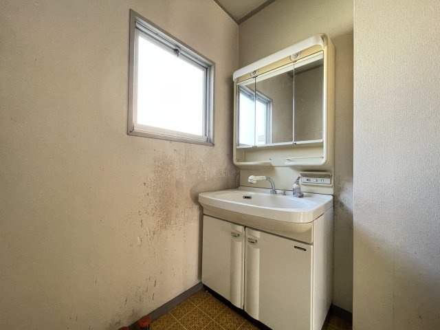 八戸市白銀台6丁目の独立洗面台