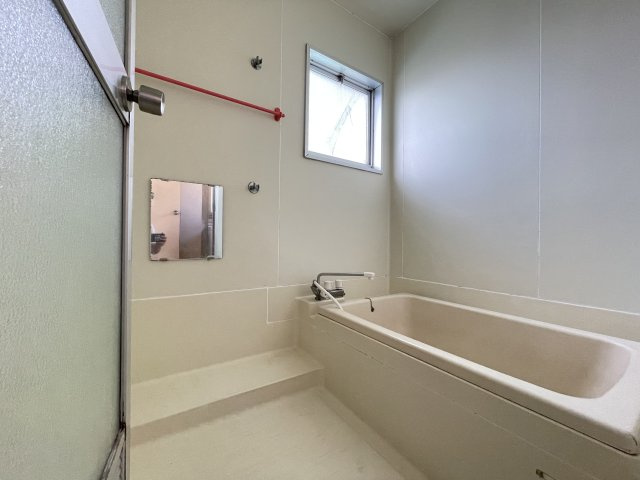 八戸市白銀台6丁目の浴室