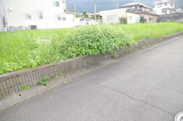 【外観】 | 物件の詳細については、現地を見てわかること以外に、役所や法務局などで調べないとわからないことがあります。そのため、現地に行く場合は、もしこの物件を買ったらどのような生活ができるかをイメージしましょう。