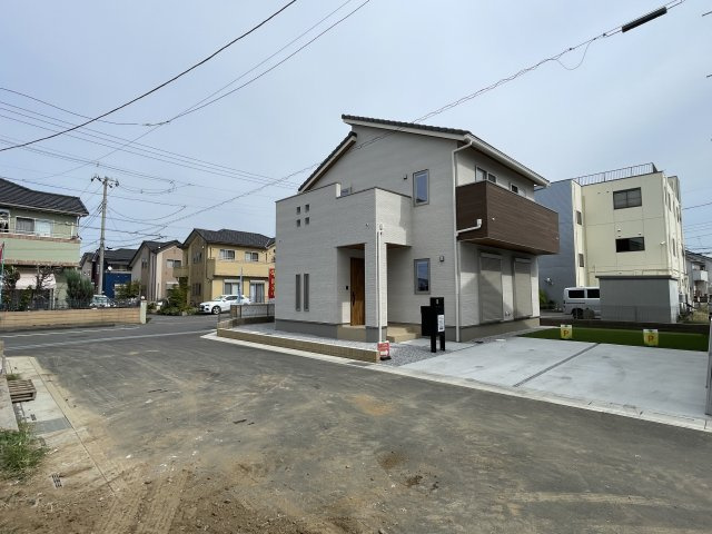 【前面道路含む現地写真】 | 深谷市上柴町東３丁目　フェリディアガーデン　未入居戸建　全6区画　2号棟