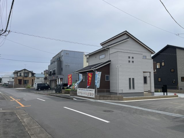 【前面道路含む現地写真】 | 深谷市上柴町東３丁目　フェリディアガーデン　未入居戸建　全6区画　2号棟