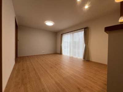 【居間・リビング】 | 大津市和邇中147-20　新築戸建