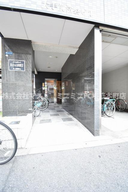ミストラル本町ウエストのエントランス