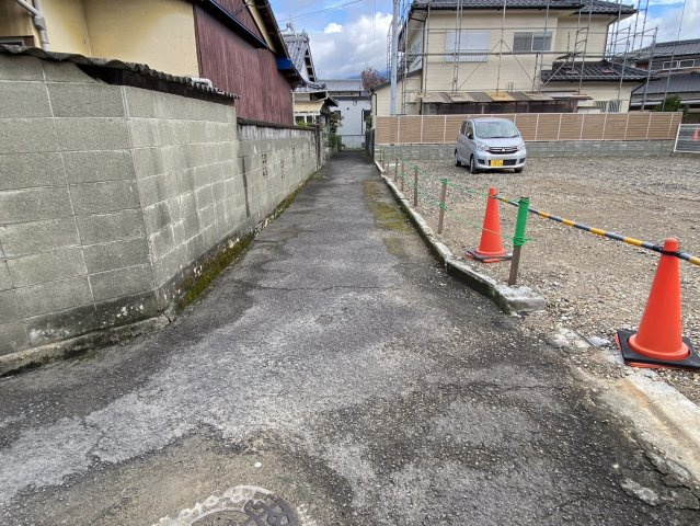西条市神拝甲　売土地の前面道路含む現地写真