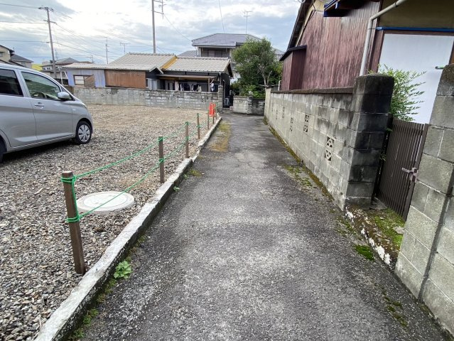 西条市神拝甲　売土地の前面道路含む現地写真