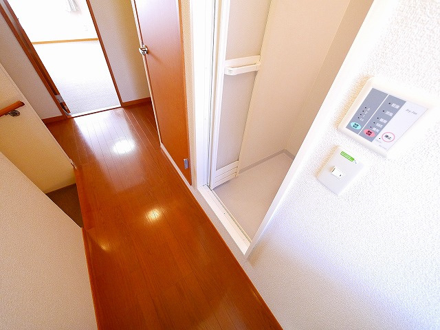 レオパレスＷＩＬＬ南郡山の設備|廊下部分も明るく足元が見やすいです