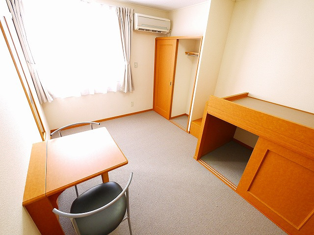 レオパレスＷＩＬＬ南郡山の寝室|落ち着いた色調の寝室です