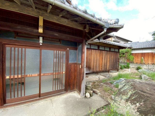 西条市小松町新屋敷の売地の周辺