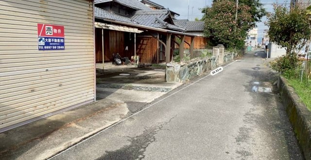 西条市小松町新屋敷の売地の周辺