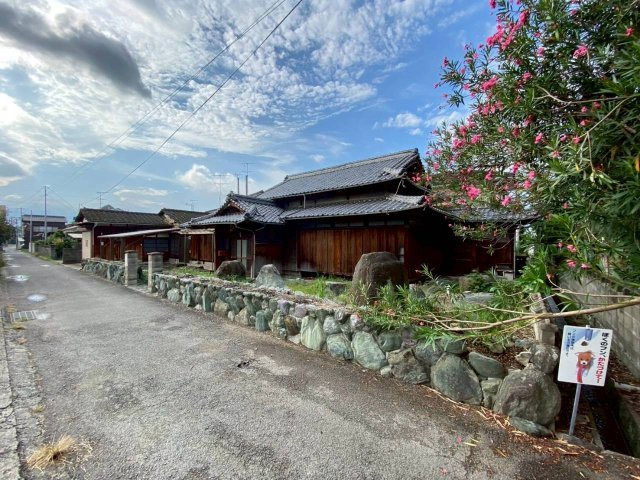 西条市小松町新屋敷の売地の周辺