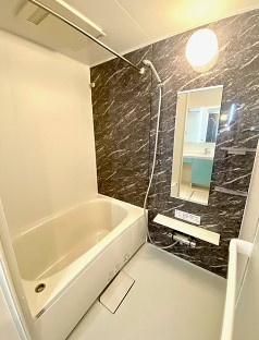 【浴室】 | フラット・プラム | ※別部屋の参考写真です。