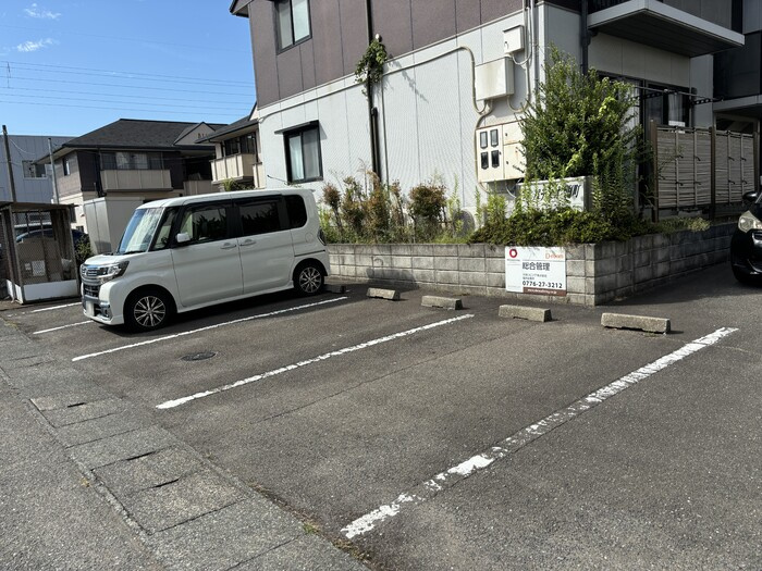 パティオ渕町 A棟の駐車場