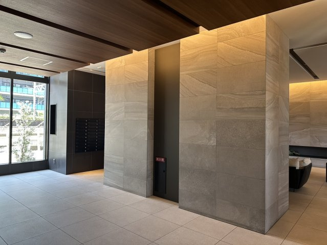 【マンション】レーベン藤枝PRIOR　5階のその他共用部分|高級感あふれるロビーです。