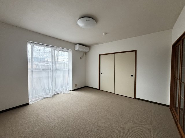 大野ハイツの洋室