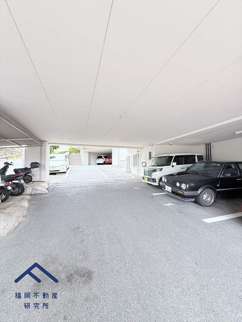 グリーンマンション野間大池の駐車場