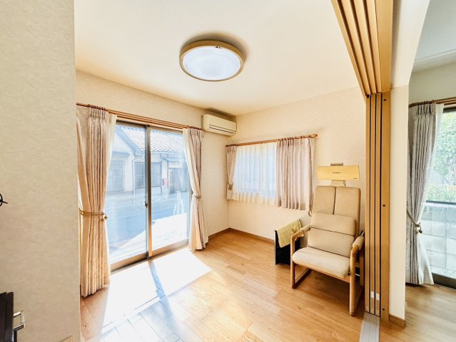 岸和田市南上町1丁目　中古戸建の洋室|居心地良い落ち着いた居室で日当たり良好です◎