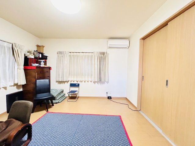 岸和田市南上町1丁目　中古戸建の洋室|居心地良い落ち着いた居室で日当たり良好です◎