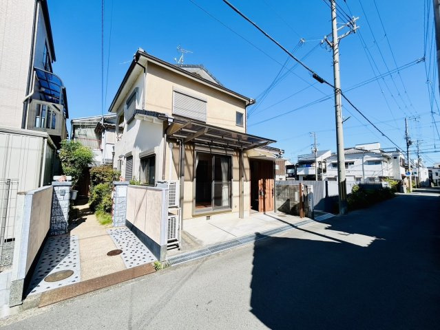 岸和田市南上町1丁目　中古戸建の前面道路含む現地写真|閑静な住宅地で日当たり良好です◎