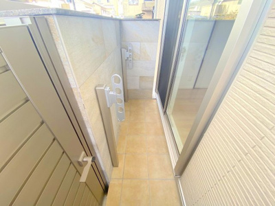 【バルコニー】 | ビーエムケイ | お洗濯にも便利なバルコニー付き