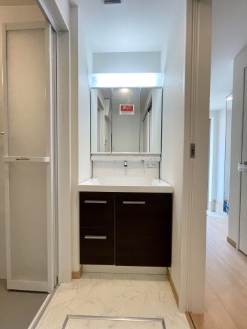 北区赤羽西3丁目　利便性×快適性　限定1棟の洗面所