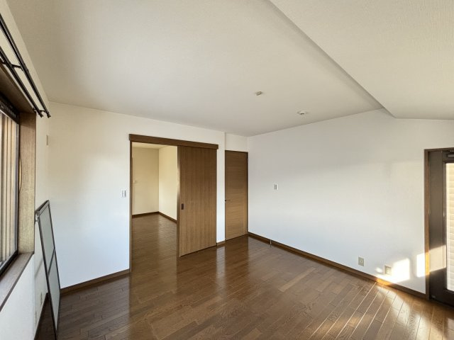 中古戸建　高取北４丁目の洋室|洋室　8帖　ウォークインクローゼットのあるお部屋です