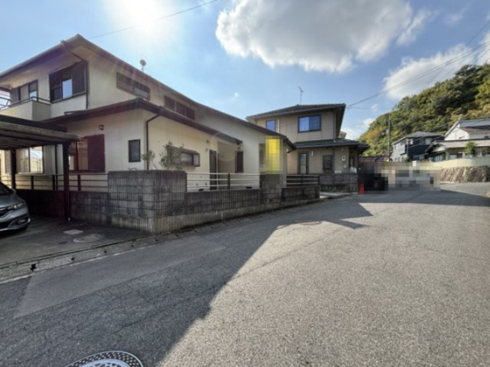 中古戸建　高取北４丁目の前面道路含む現地写真