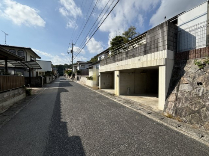 中古戸建　高取北４丁目の前面道路含む現地写真