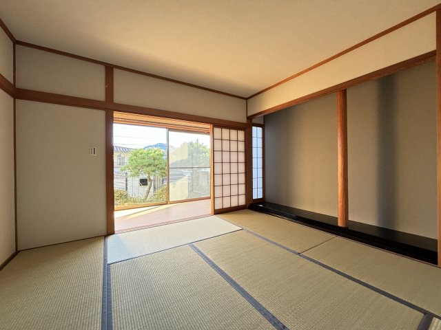 中古戸建　高取北４丁目の和室|和室　8帖