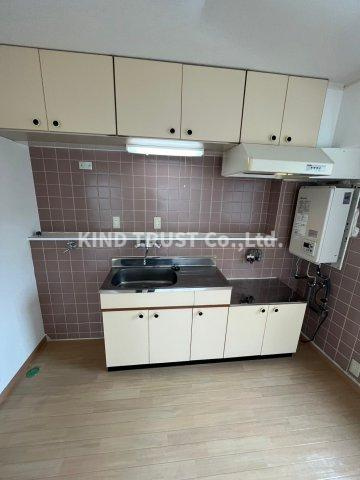 やなぎ屋ビルのキッチン|コンパクトなキッチンで掃除もラクラク