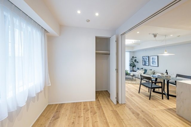 プラウド赤坂の洋室