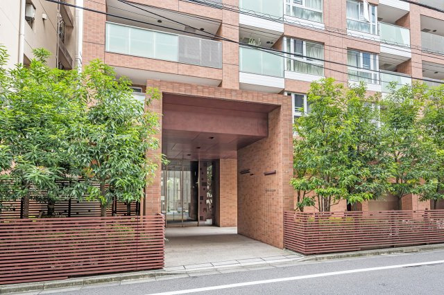 プラウド赤坂のエントランス