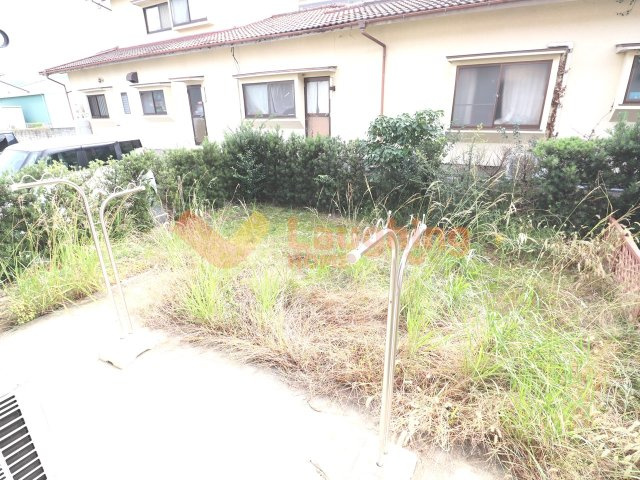 ラ・マーシャ B棟の庭|簡単な家庭菜園も楽しめるお庭です