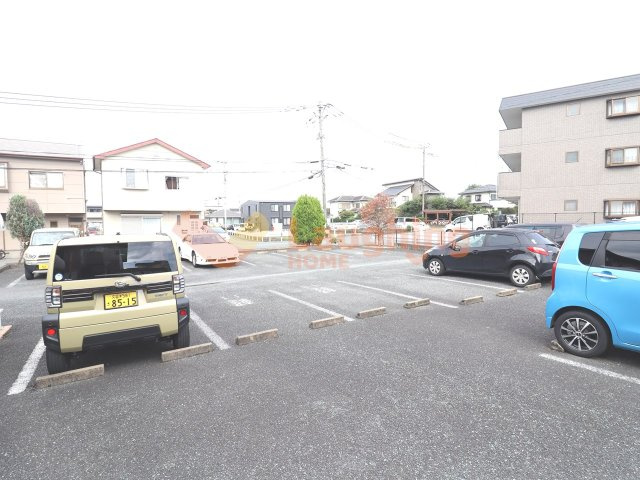 ラ・マーシャ B棟の駐車場|駐車場に車を止められます