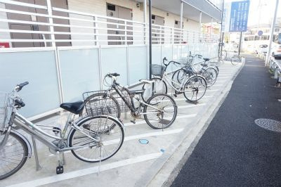 リブリ・ヴォルペ の駐車場
