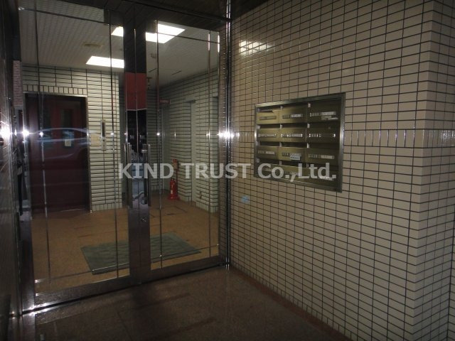 ストークカーサ辰田のエントランス|落ち着いたエントランスです