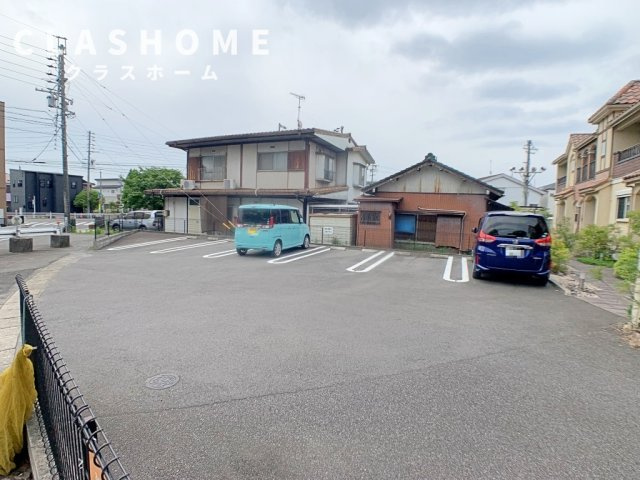 リルシア の駐車場