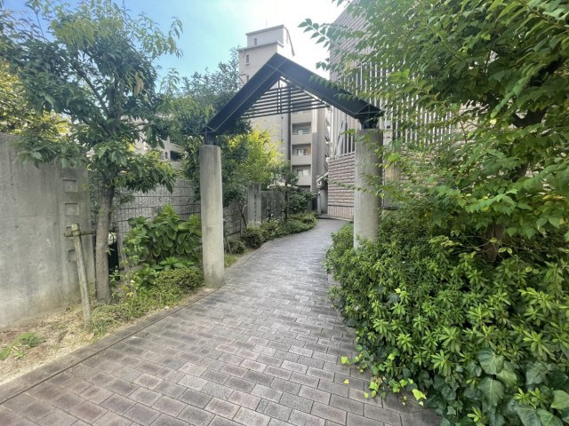 アーデンコート住吉川のエントランス