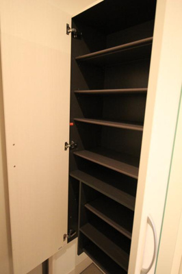 【玄関】 | グロリアB棟