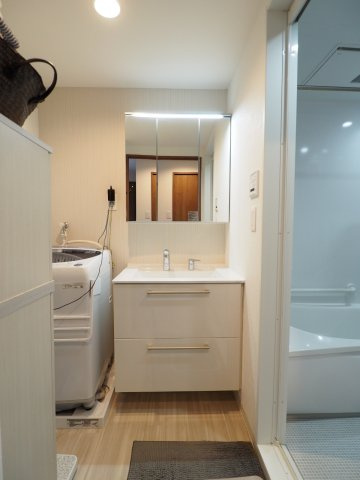 海まで7分！富士山を望む最上階　葉山ニューライフの独立洗面台