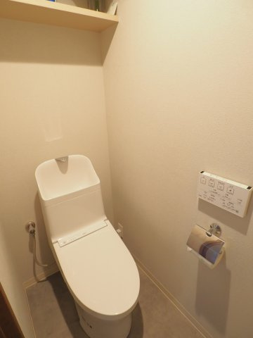 海まで7分！富士山を望む最上階　葉山ニューライフのトイレ