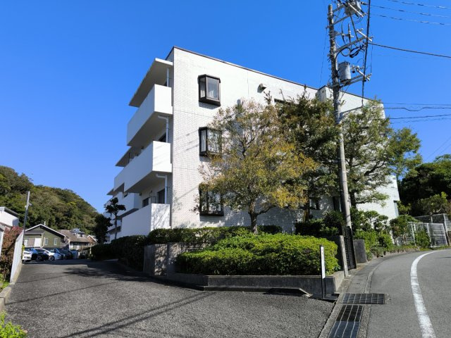 海まで7分！富士山を望む最上階　葉山ニューライフの外観