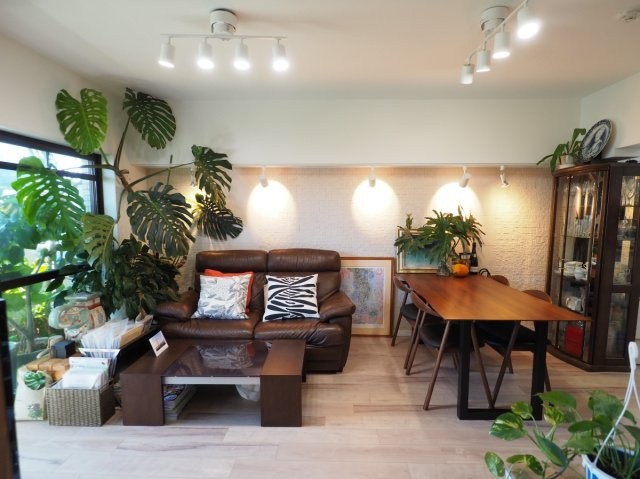 海まで7分！富士山を望む最上階　葉山ニューライフの居間・リビング