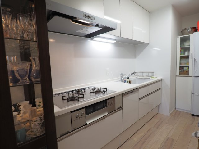 海まで7分！富士山を望む最上階　葉山ニューライフのキッチン