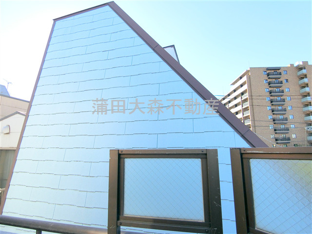日神パレス久が原の展望|南東側バルコニーからは向かいの戸建ての屋根部分！目線は気にならず陽は入ります。