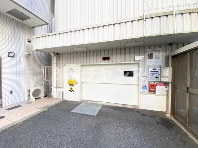 カスタリア栄の駐車場