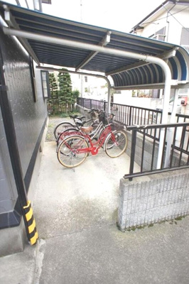 【駐車場】 | ビューサイト桜台　※11/10退去 | 屋根付きの駐輪場あります！